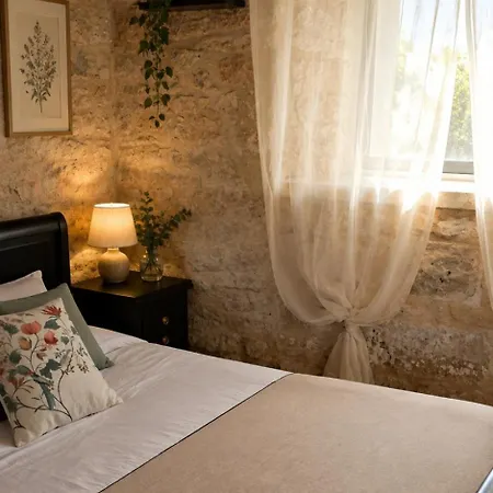 D'hotes De La Dame Blanche לינה וארוחת בוקר Borrèze